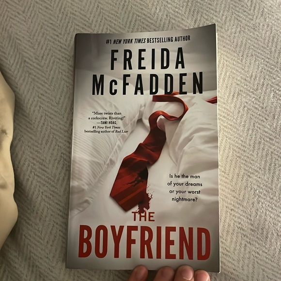 THRILLER | SOFT COVER - Picture 1 of 2